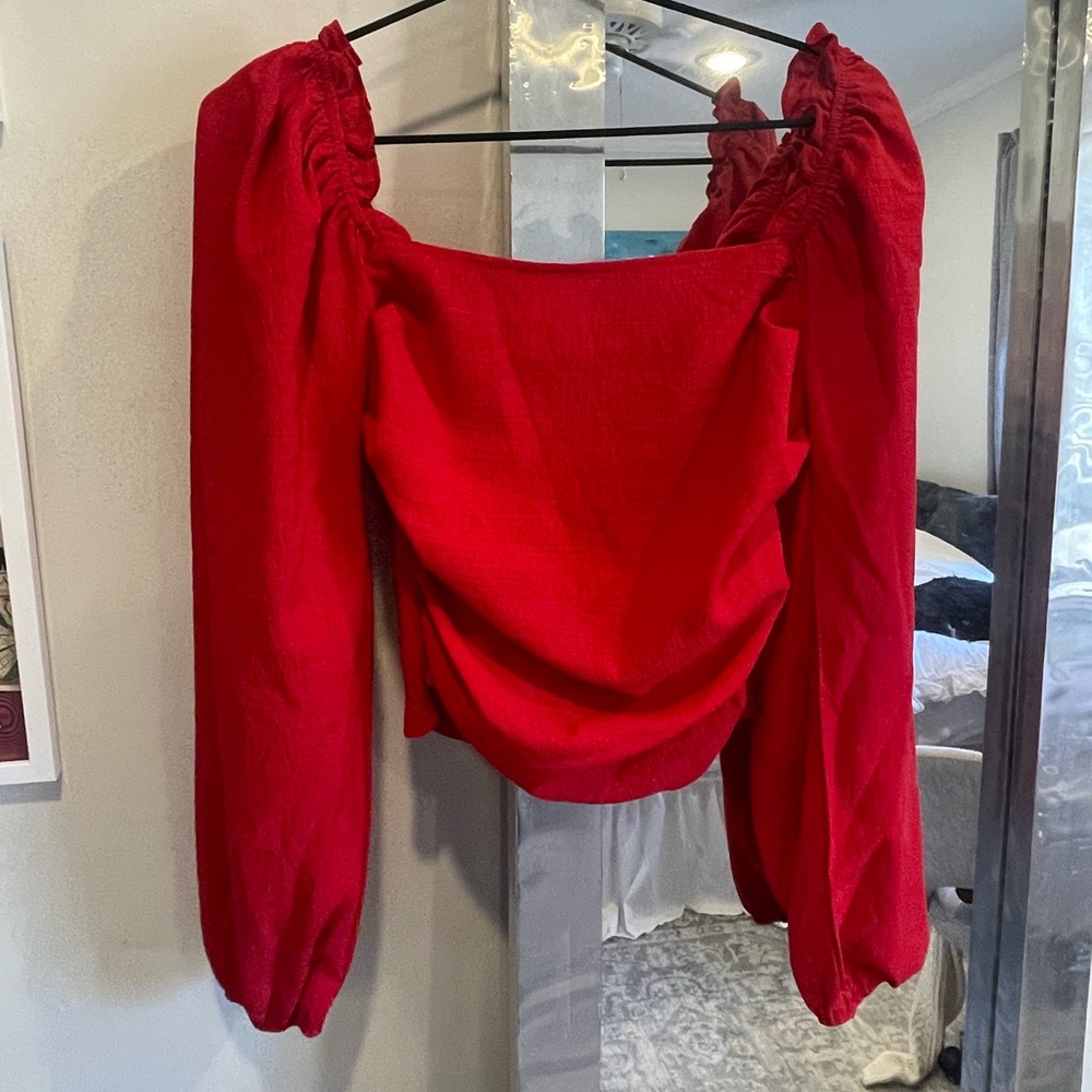 Super cute long sleeve top!